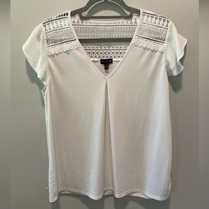 The Limited White Short Sleeve Top | Ruffle sleeve | V-neck | Women’s Size Large